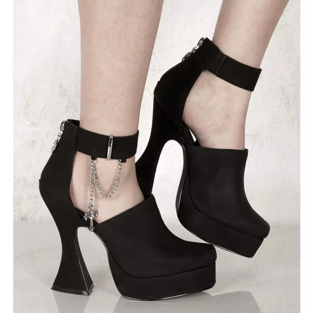 Disturbia witchy heels